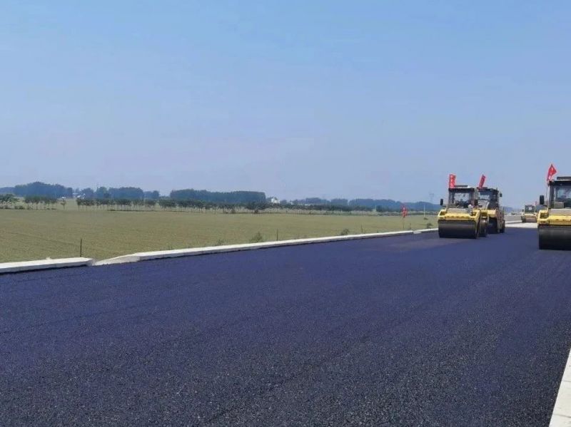 許信高速透層、封層和瀝青下面層試驗段攤鋪圓 滿成功
